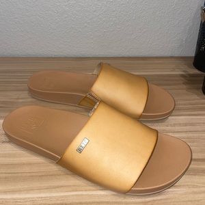 Reef Cushion Scout • Natural • Women’s 9